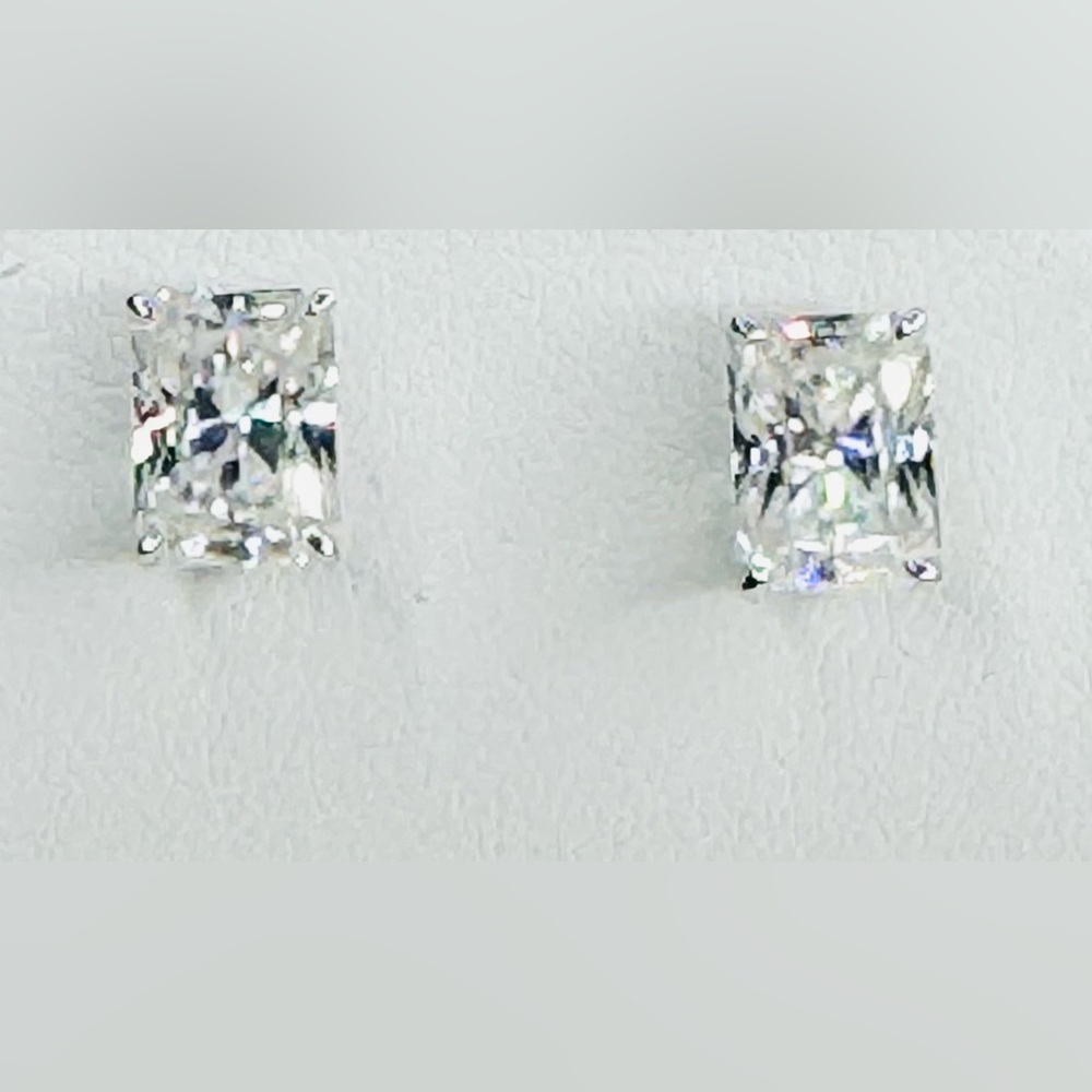 MOISSANITE EMERALD CUT 4 c.t.w 18K Gold GRA Certified